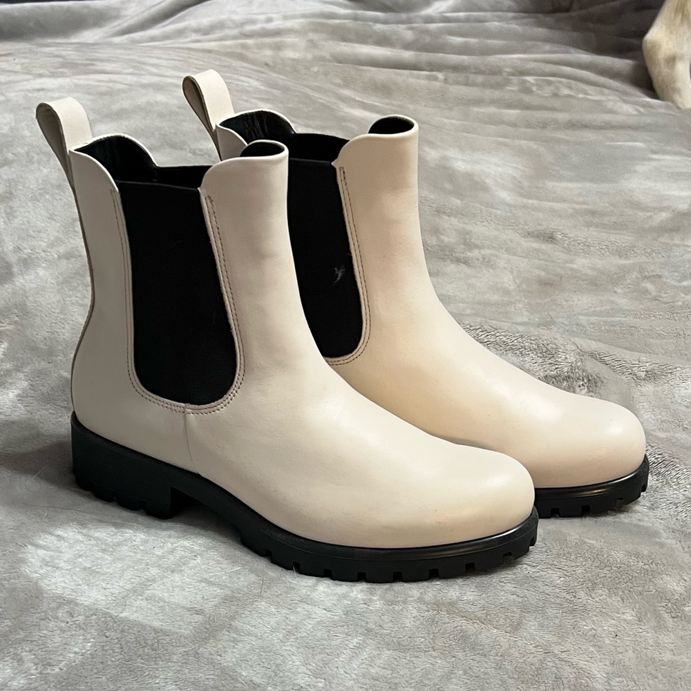 White ECCO chelsea boots
